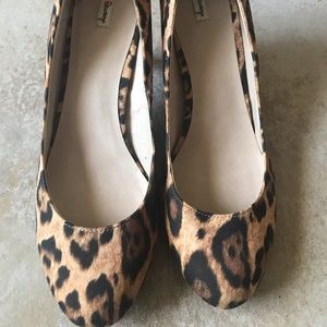 Leopard pumps